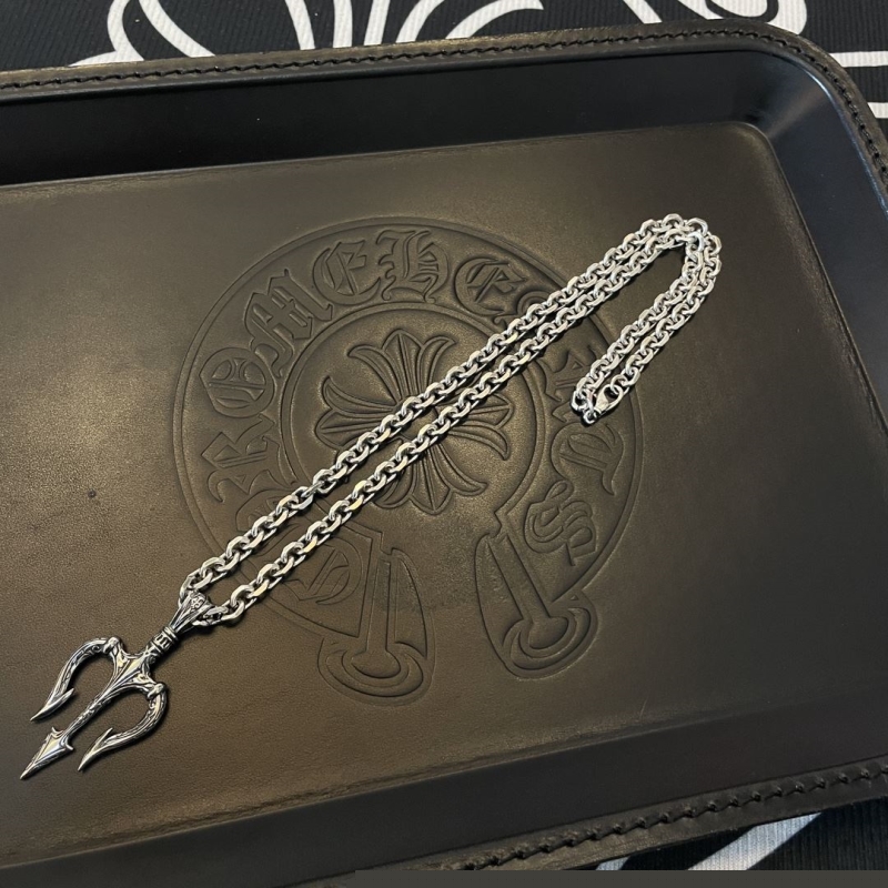 Ch**me He**ts necklaces